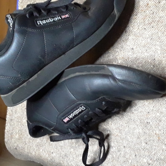 Black Reebok Classics - Picture 5 of 5